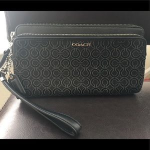 🌺Authentic Large COACH Wallet Wristlet🌺